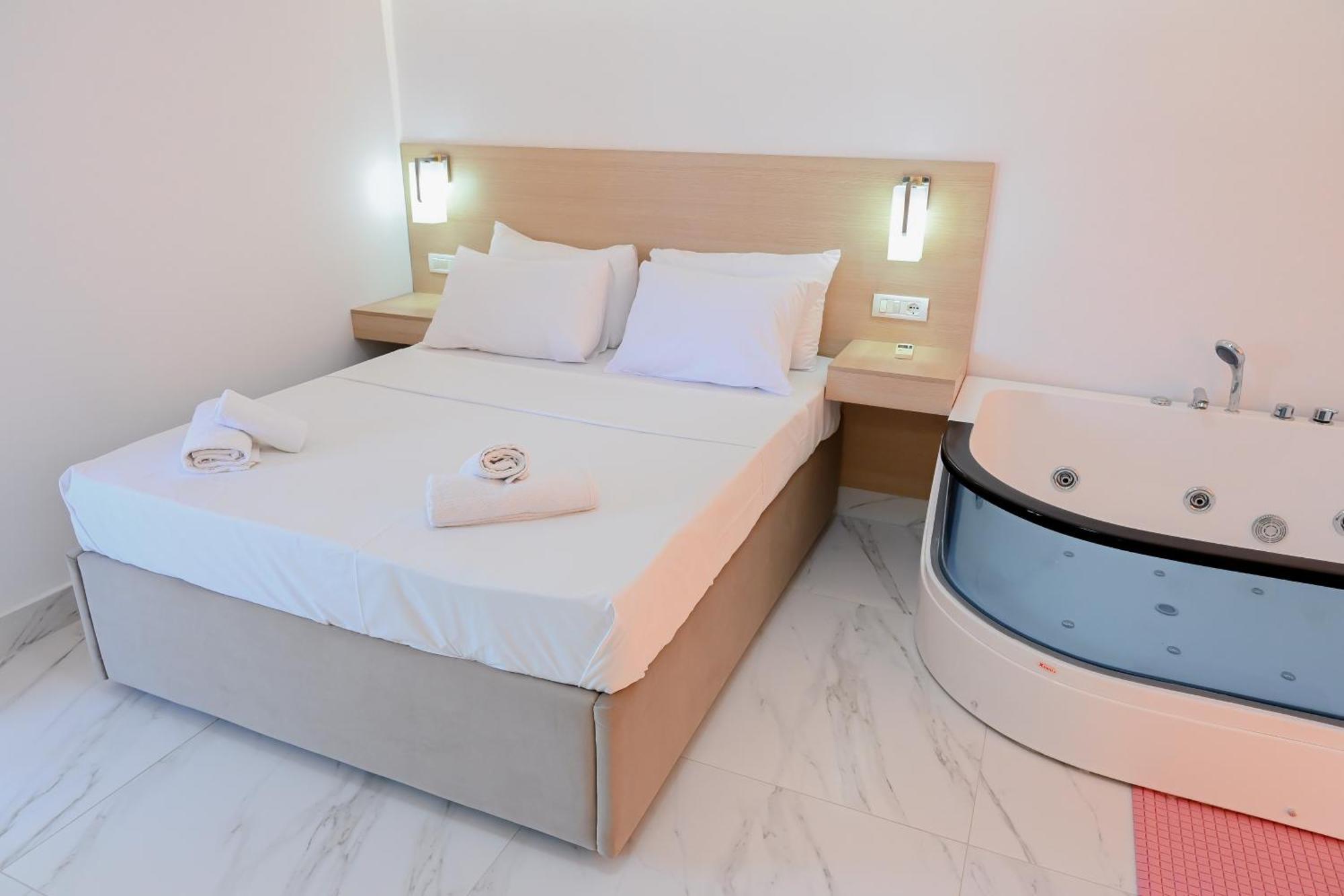 Hotel Kriti Max , Shengjin Shëngjin المظهر الخارجي الصورة