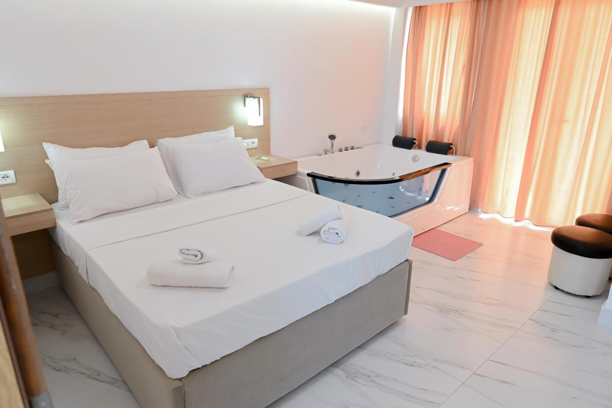 Hotel Kriti Max , Shengjin Shëngjin المظهر الخارجي الصورة