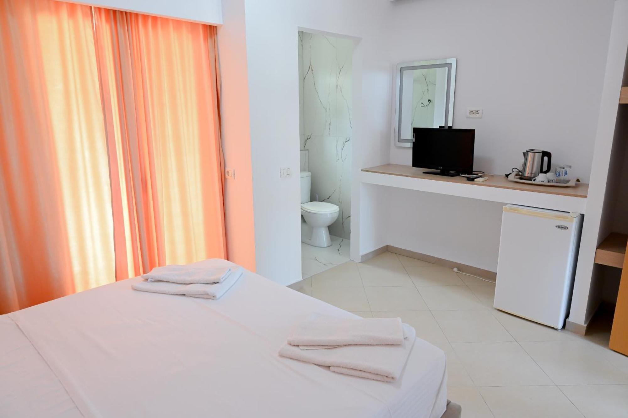 Hotel Kriti Max , Shengjin Shëngjin المظهر الخارجي الصورة