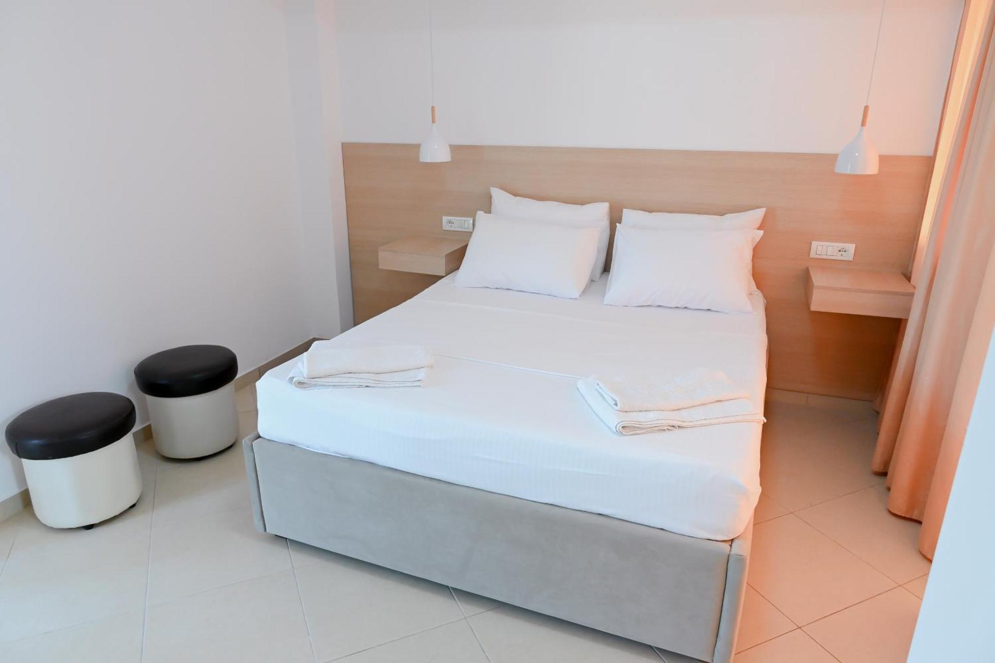 Hotel Kriti Max , Shengjin Shëngjin المظهر الخارجي الصورة