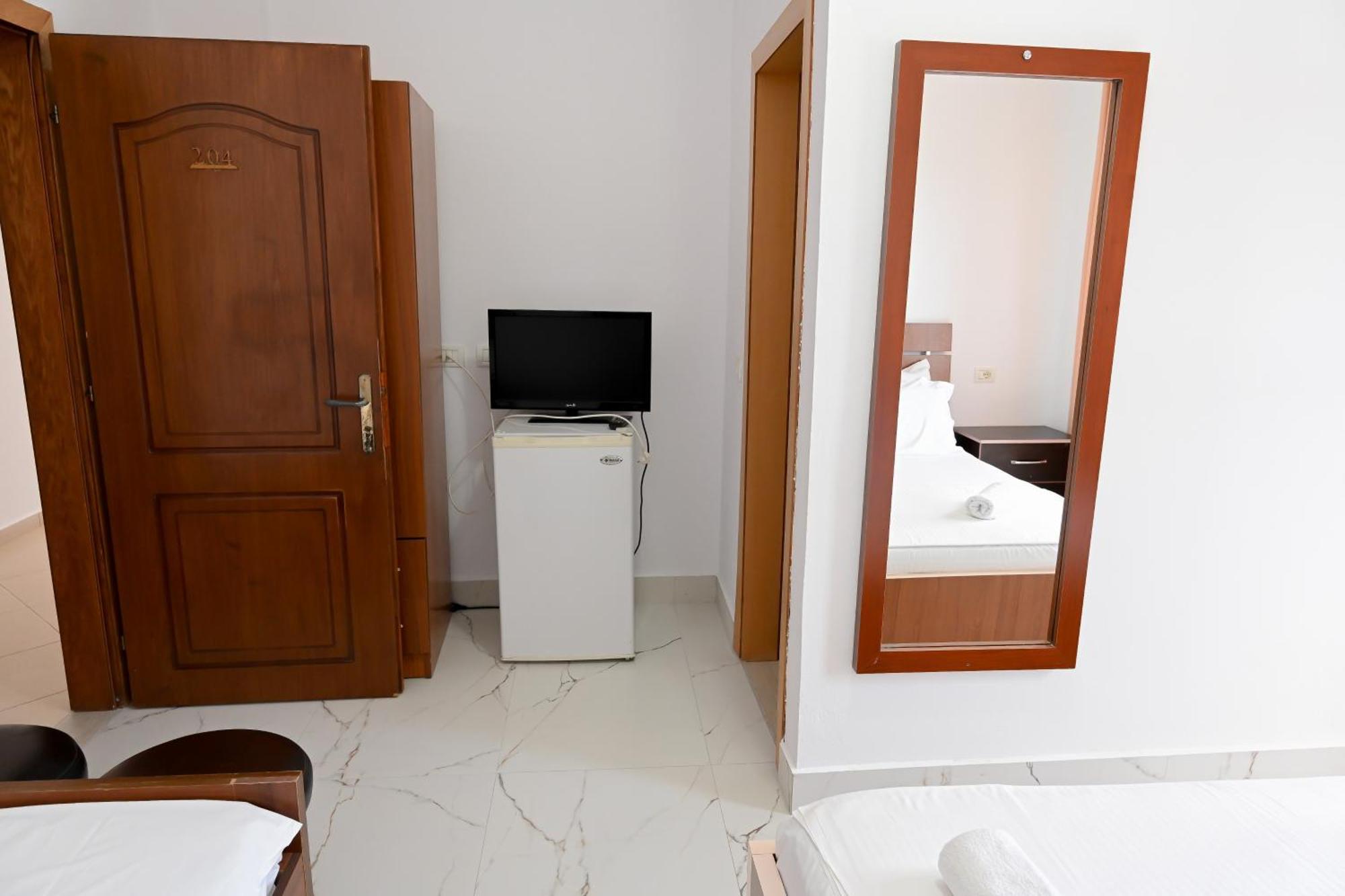 Hotel Kriti Max , Shengjin Shëngjin المظهر الخارجي الصورة