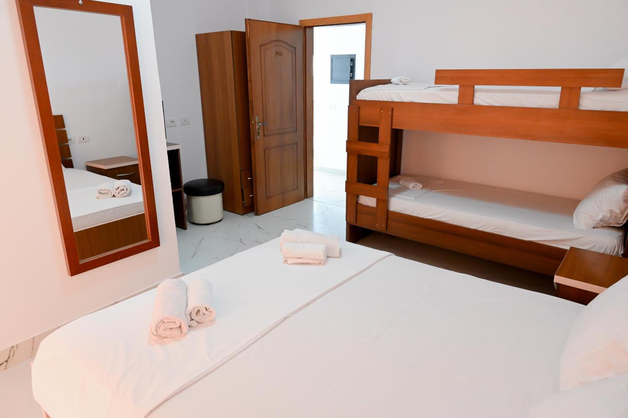 Hotel Kriti Max , Shengjin Shëngjin المظهر الخارجي الصورة