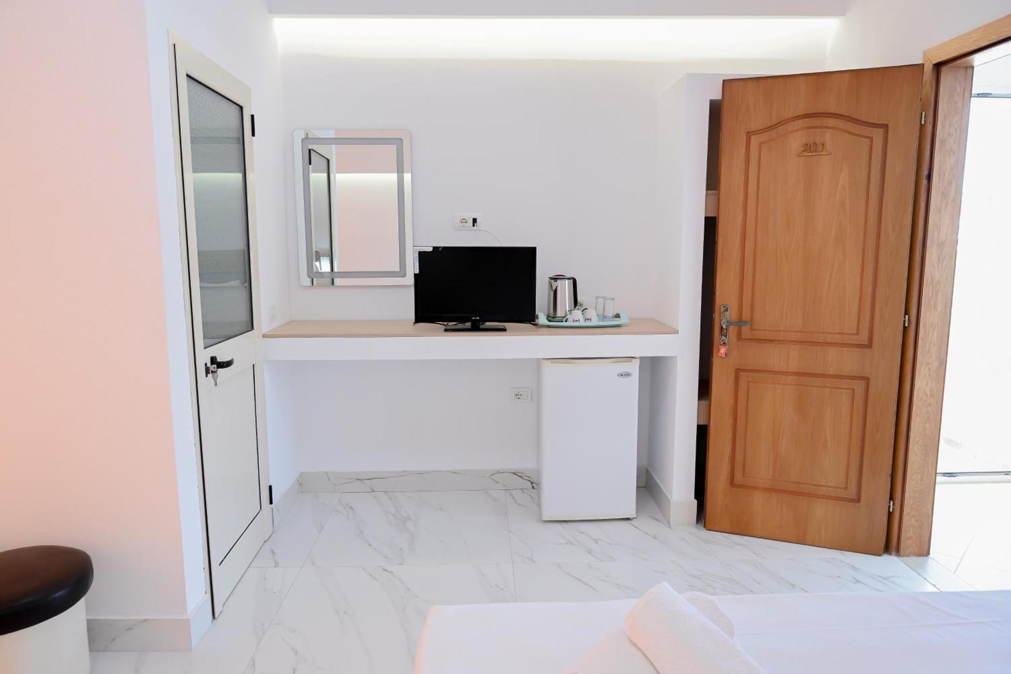 Hotel Kriti Max , Shengjin Shëngjin المظهر الخارجي الصورة