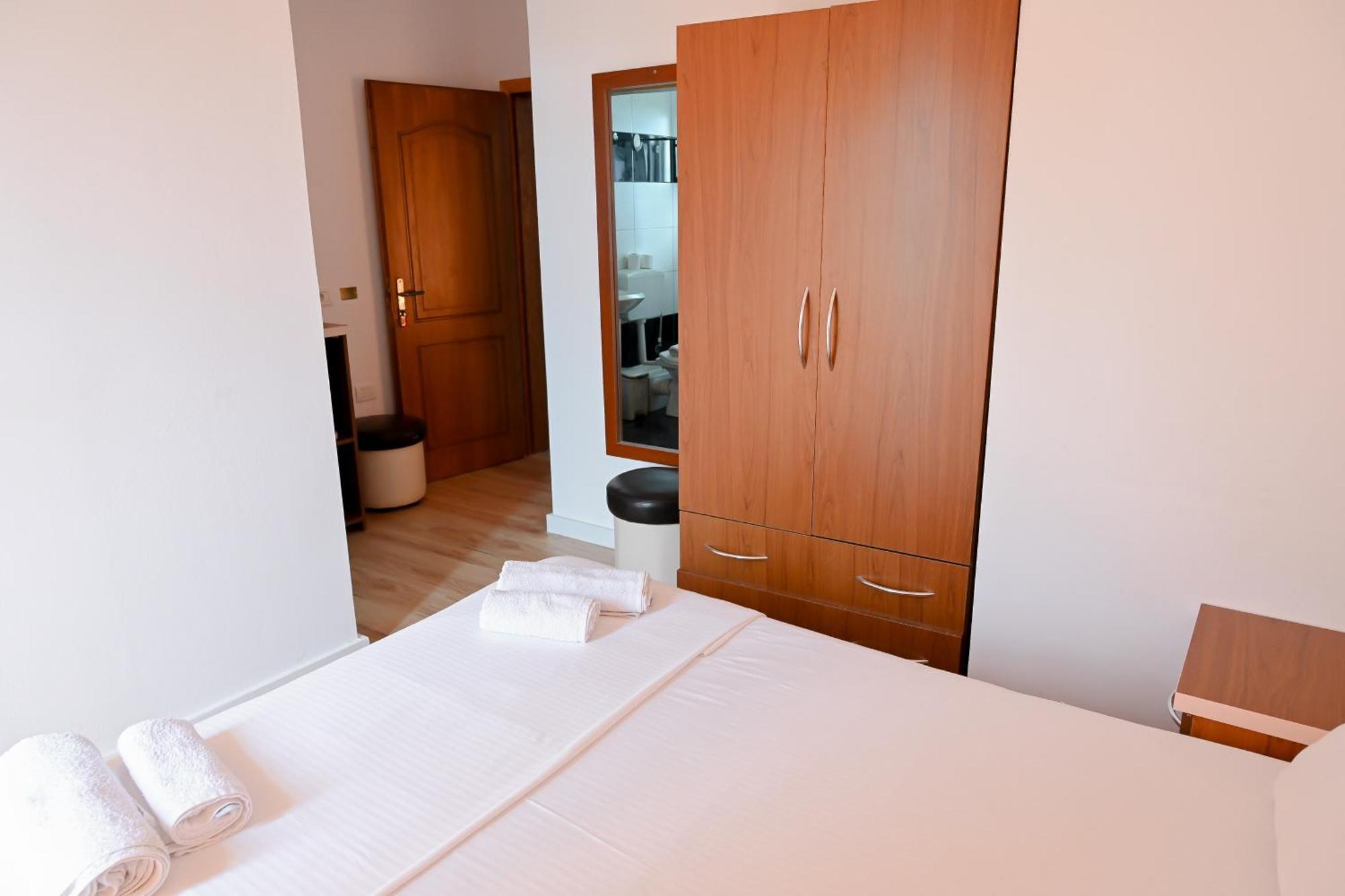 Hotel Kriti Max , Shengjin Shëngjin المظهر الخارجي الصورة