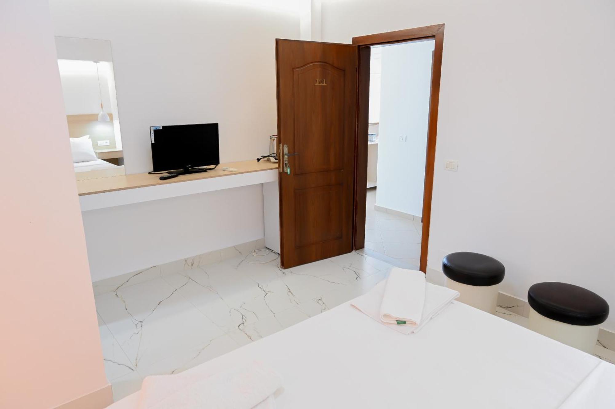 Hotel Kriti Max , Shengjin Shëngjin المظهر الخارجي الصورة