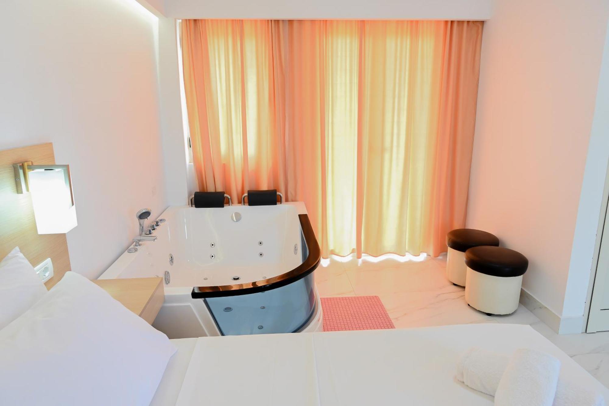 Hotel Kriti Max , Shengjin Shëngjin المظهر الخارجي الصورة