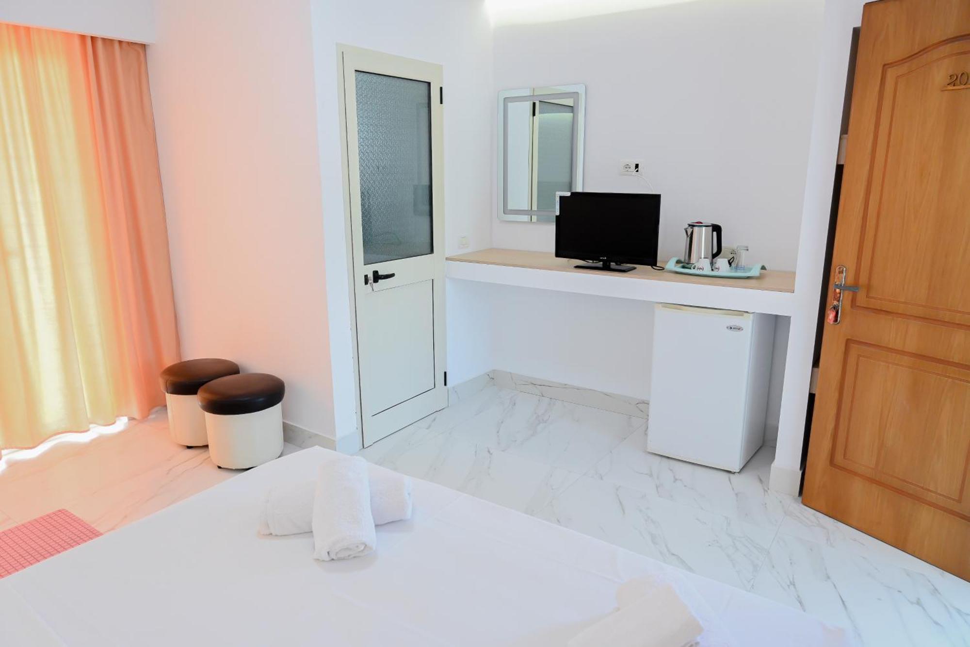 Hotel Kriti Max , Shengjin Shëngjin المظهر الخارجي الصورة