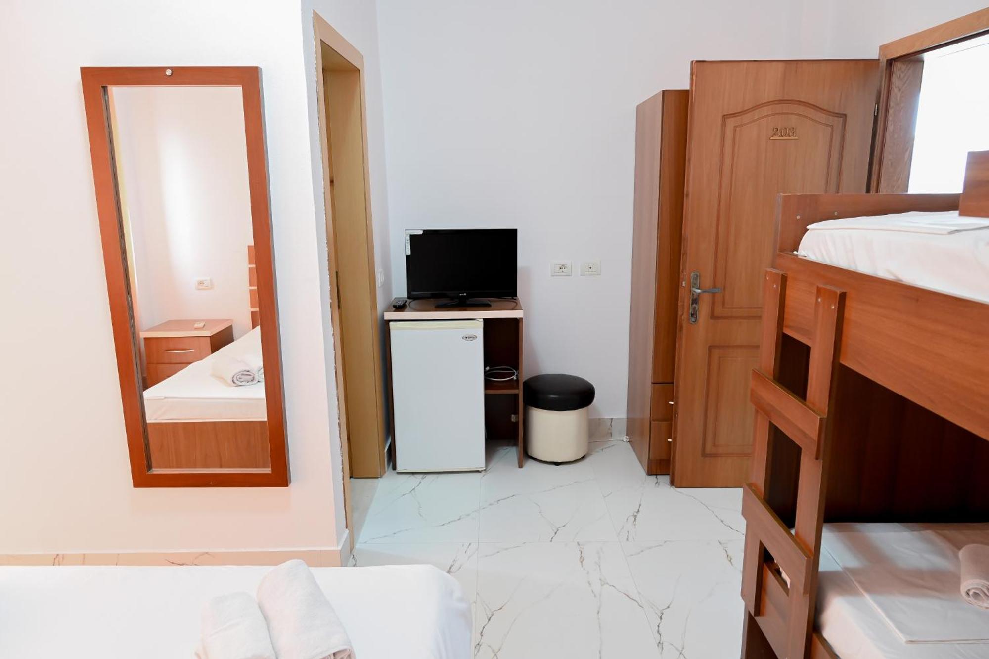 Hotel Kriti Max , Shengjin Shëngjin المظهر الخارجي الصورة